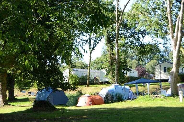 emplacements camping Val de Landrouet avec tentes