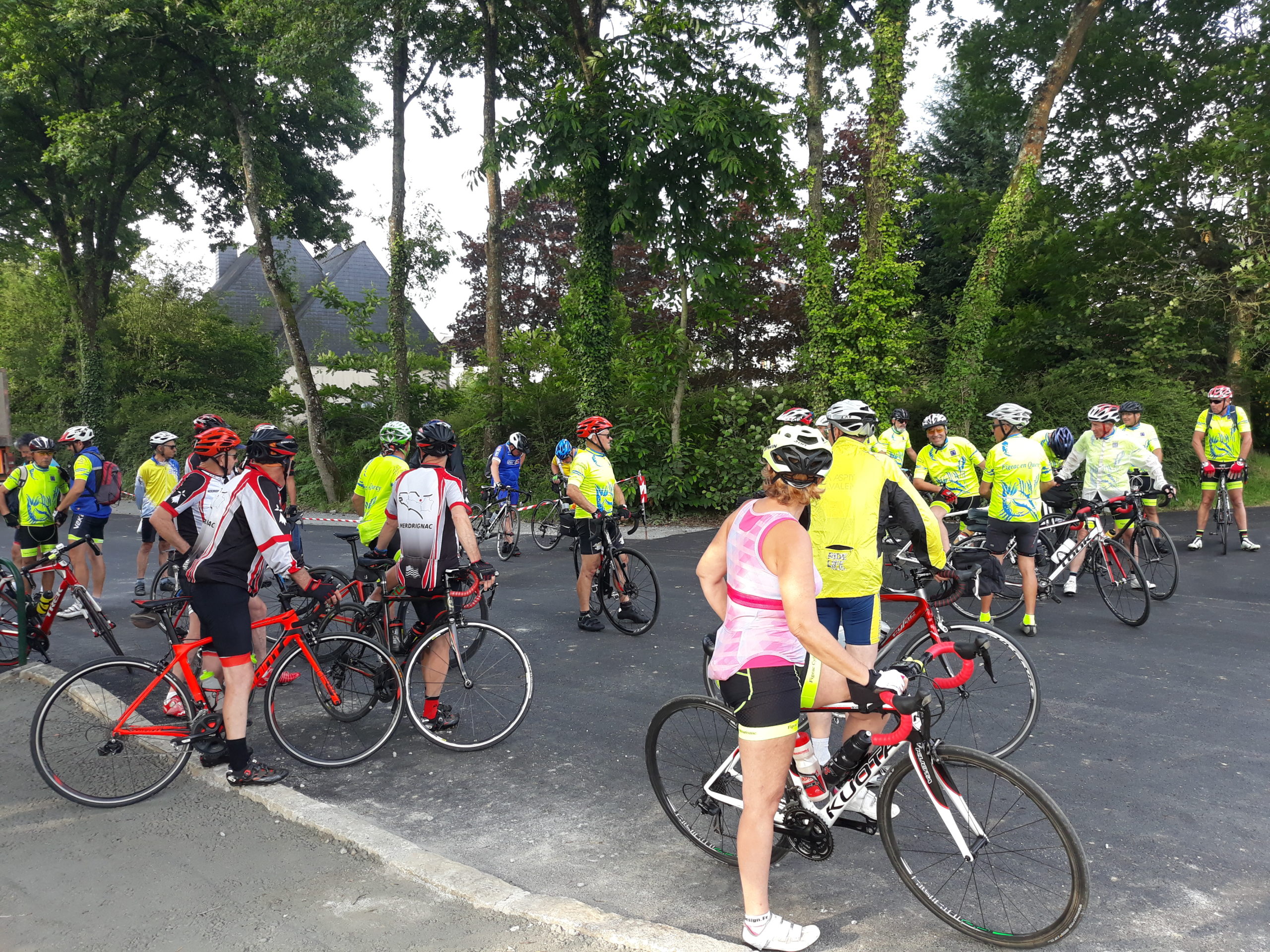 groupe de randonneurs cyclo à Merdrignac