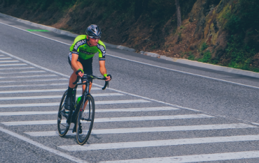 cycliste sur un vélo de route